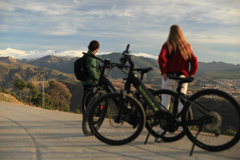 Granada: uitzicht op de zonsondergang Alhambra en Sierra Nevada per e-bikePrivérondleiding in het Frans