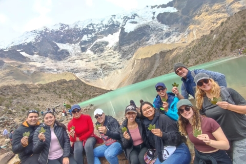 Cusco: Odkryj ośnieżone szczyty nad jeziorem Humantay
