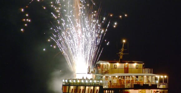 Paphos: Wave Dancer Fireworks, Buffet Dinner & Show Cruise