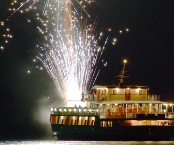 Paphos: Wave Dancer Fireworks, Buffet Dinner & Show Cruise