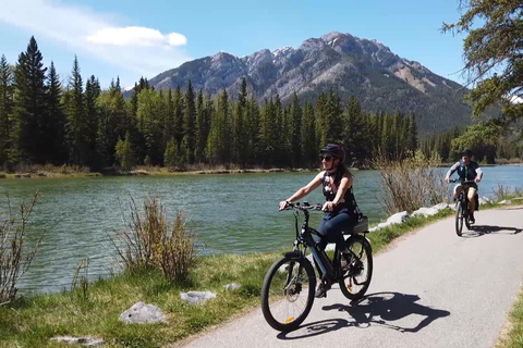 Banff: E-Bike-tur i Bow River och vandring i Sundance CanyonBanff: Bow River E-Bike Tour och Sundance Canyon Hike