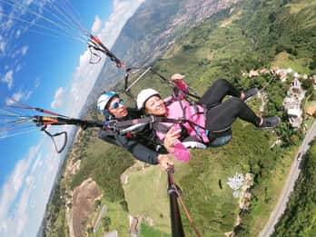 Paragliding tour from Medellín with GoPro photos and videos