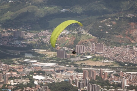 Excursión en parapente desde Medellín con fotos y vídeos GoPro
