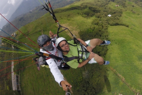 Excursión en parapente desde Medellín con fotos y vídeos GoPro