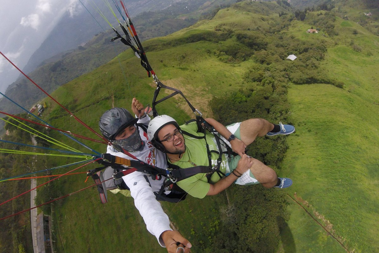 Excursión en parapente desde Medellín con fotos y vídeos GoPro