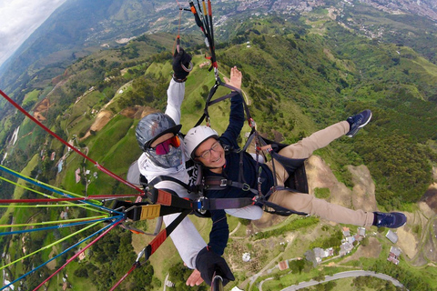 Excursión en parapente desde Medellín con fotos y vídeos GoPro