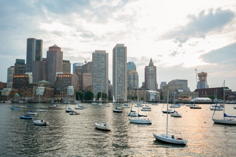 Boston: Kommentierte Skyline-Bootsfahrt bei Sonnenuntergang