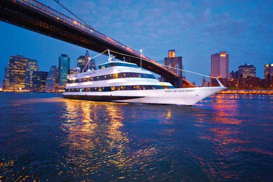 Ab New Jersey: NYC Buffet Lunch oder Abendessen Bootstour. Foto: GetYourGuide