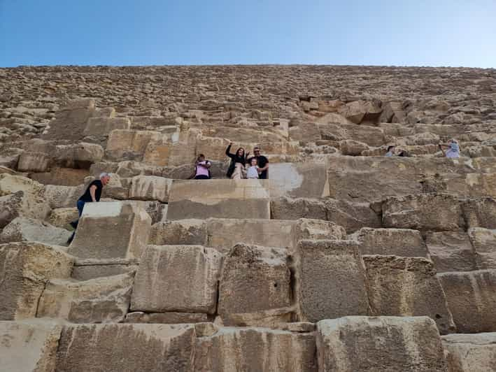 Excursion Dune Journée Aux Pyramides De Gizeh Et Au Sphinx à Saqqara Et à Memphis Getyourguide 0057