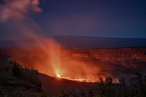 Big Island: Rainbow Falls & Volcano Park Private Tour