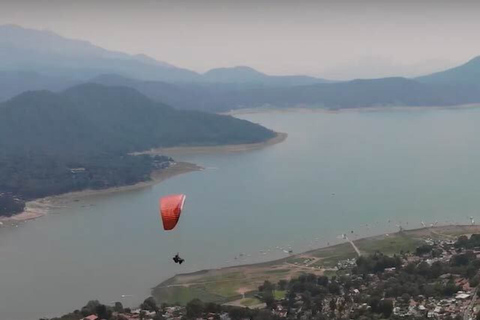 Valle de Bravo: Gleitschirmfliegen