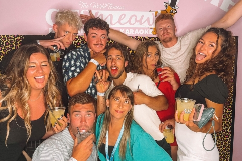 Las Vegas: Fremont Street Bar Crawl with Exclusive Drinks Party Bus Pub Crawl