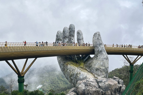 Ba Na Hills - Prywatna wycieczka po Złotym MościeBa Na Hills - Prywatna wycieczka po Golden Bridge z posiłkiem (bufet)