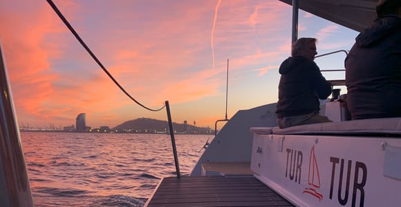 Barcelona: Luxury Catamaran Sunset Cruise
