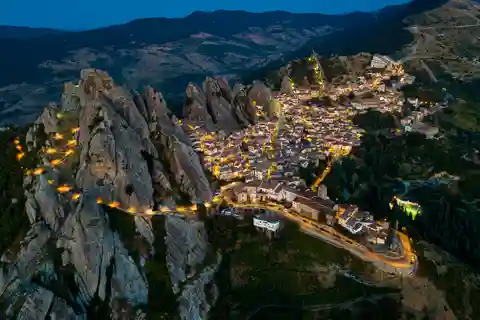 Fra Castelmezzano: Guidet vandretur til Pietrapertosa og tilbage