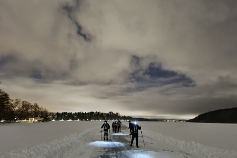 Stockholm : Patinage sur glace au clair de lune avec du chocolat chaud