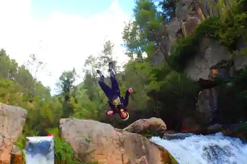 Montanejos: Guided Whitewater Rafting Adventure