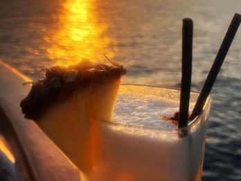 Paphos: Cruzeiro ao pôr do sol com churrasco, natação e caiaque