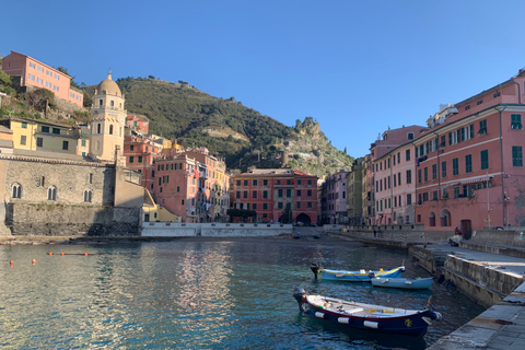 From Florence: Private Roundtrip Transfer to Cinque Terre