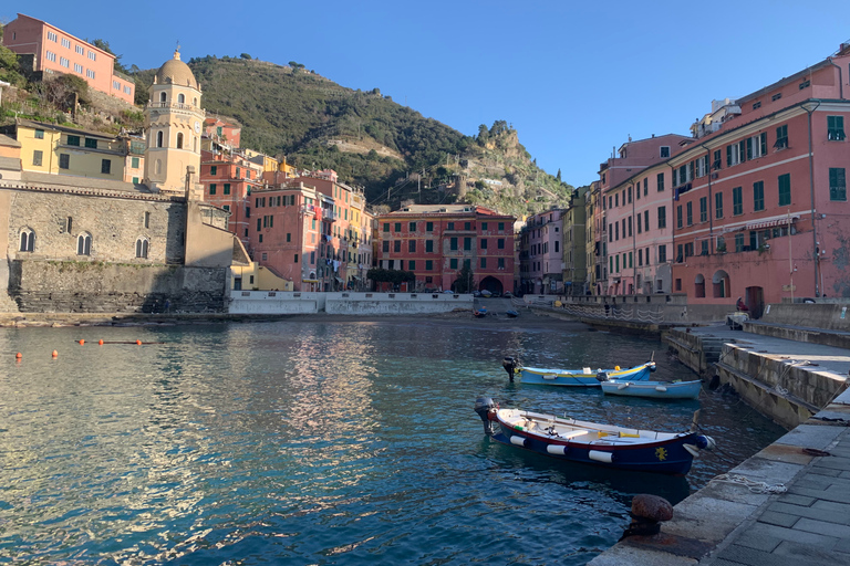 From Florence: Private Roundtrip Transfer to Cinque Terre