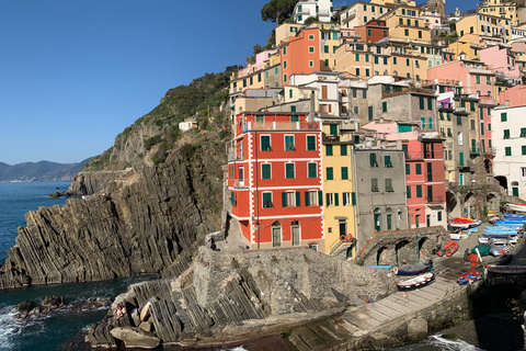 From Florence: Private Roundtrip Transfer to Cinque Terre