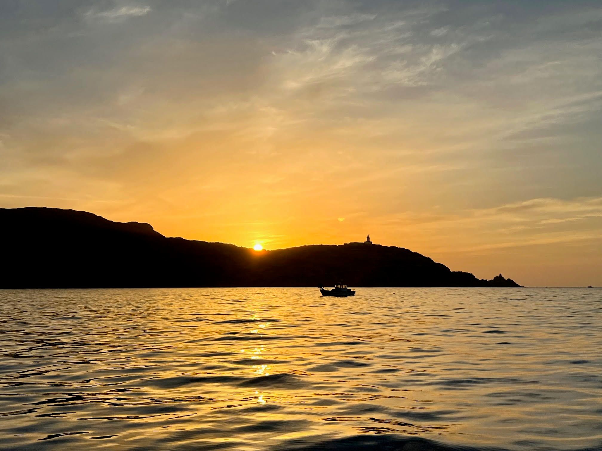 Lumio: Bootstour bei Sonnenuntergang in der Bucht von Calvi