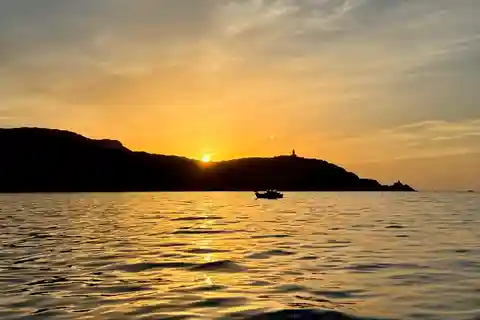 Lumio : Tour en bateau au coucher du soleil dans la baie de Calvi