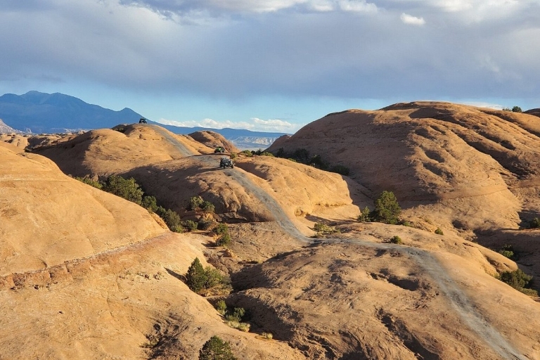 Moab: Excursión de 4,5 horas en coche por Hells Revenge y Fins N'Things