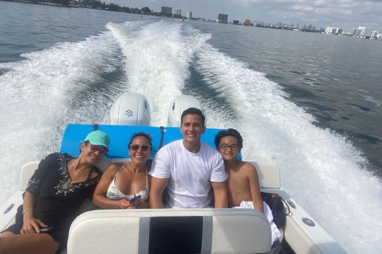 Miami: 4 Hour Island Hopping Boat Trip with Water Toys Miami: Half-Day Island Hopping Boat Trip with Water Toys