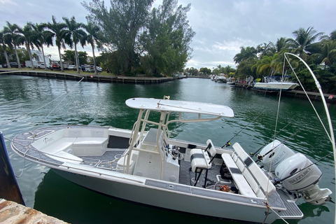 Miami: 4 Hour Island Hopping Boat Trip with Water Toys Miami: Half-Day Island Hopping Boat Trip with Water Toys