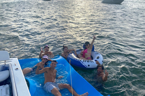 Miami: 4 Hour Island Hopping Boat Trip with Water Toys Miami: Half-Day Island Hopping Boat Trip with Water Toys