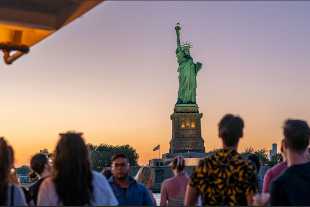 Nova Iorque: bilhete para o cruzeiro ao pôr do sol na Estátua da Liberdade
