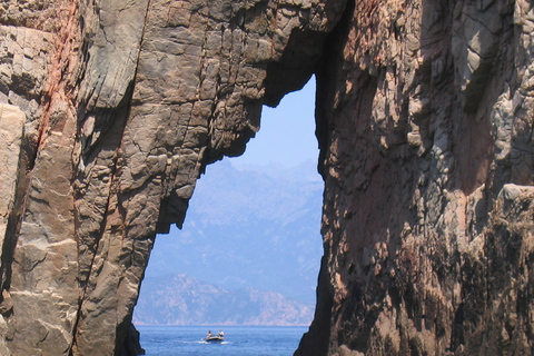 Calvi: passeio de barco guiado por Scandola e Piana