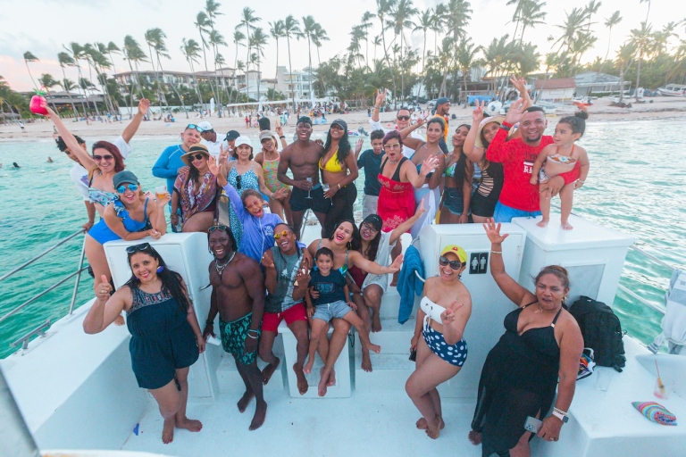 Punta Cana: Partyboot mit Schnorcheln an einem natürlichen Pool