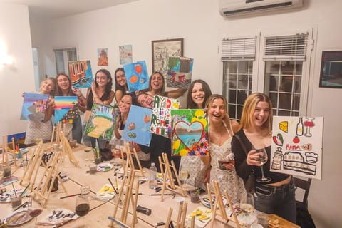 Rome: Tipsy Painting Class with Fine Wine & Arts