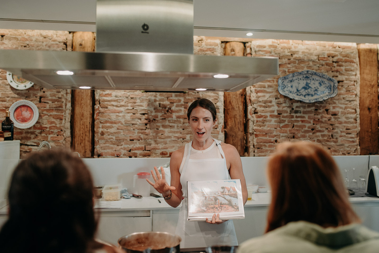 Madrid: Clase de Cocina de Paella y Tapas con Visita al Mercado Local