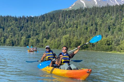 Seward Area Glacial Lake Kayaking Tour 1.5 hr from Anchorage