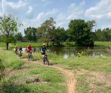 Sukhothai: Excursão de meio dia de bicicleta pelo campo