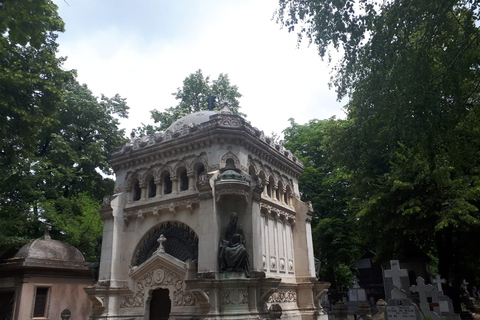 Bucarest: tour guidato sul passato oscuro della città