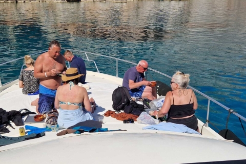 Rhodes Town : Croisière d'une journée sur le yacht de Symi avec repas et boissonsRhodes : Symi Croisière d'une journée en yacht avec repas et boissons