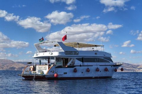 Aqaba: Red Sea Snorkeling Boat Trip with Buffet Lunch