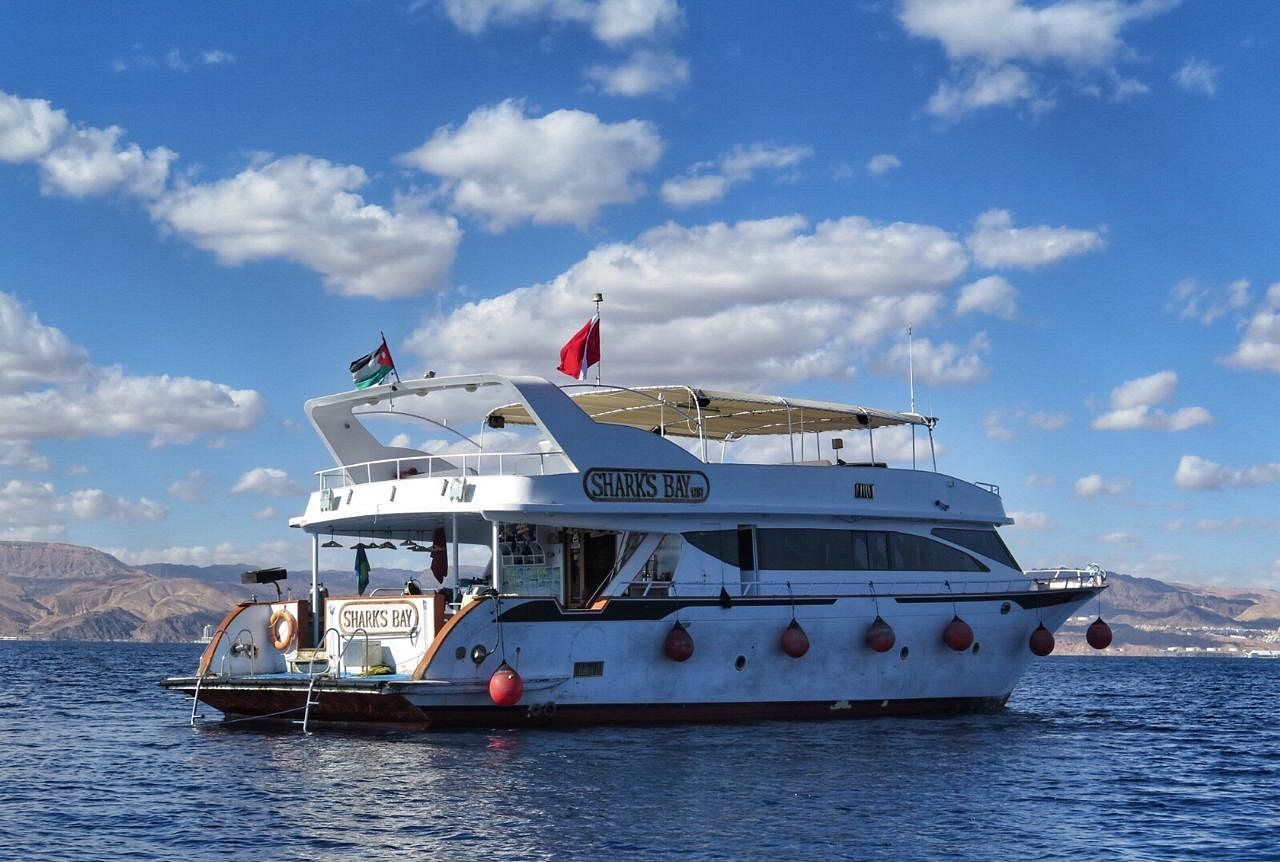 Aqaba: Schnorchelbootausflug im Roten Meer mit Mittagsbuffet