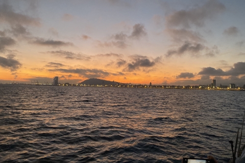 Barcelone : excursion en voilier au coucher du soleil avec boissons et collations