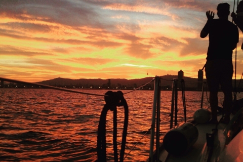Barcelone : excursion en voilier au coucher du soleil avec boissons et collations