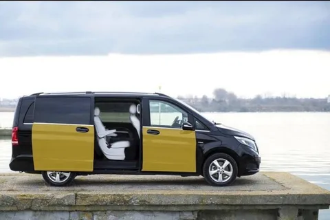 Private transfer from Barcelona city to airport