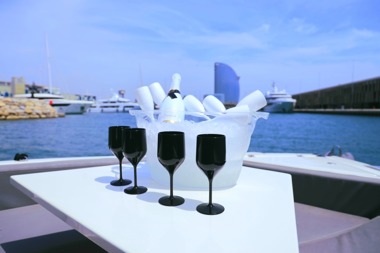 Barcelona: Private Motor Yacht Tour with Drinks and Snacks Barcelona: 4 hour Private Motor Yacht Tour