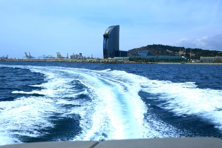 Barcelona: Private sensationelle Motoryacht-TourBarcelona: 1h Private Sensationelle Motoryacht Tour
