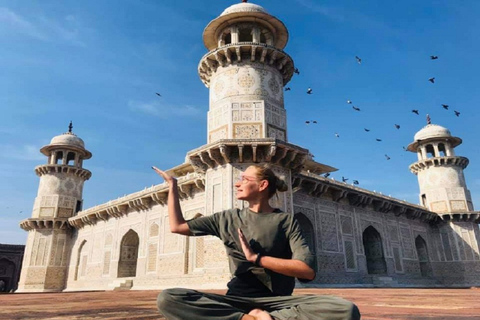 Delhi : excursion privée d'une journée au Taj Mahal et à AgraExcursion avec voiture climatisée, chauffeur et guide