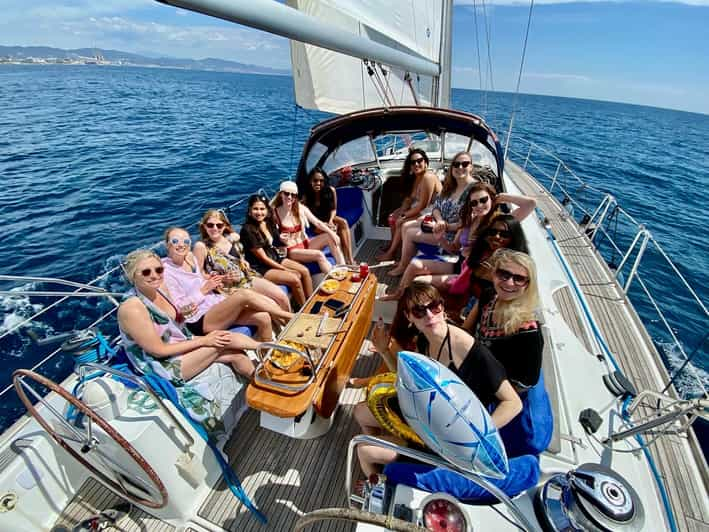 Barcelona Excursi N Privada En Velero De Lujo Getyourguide