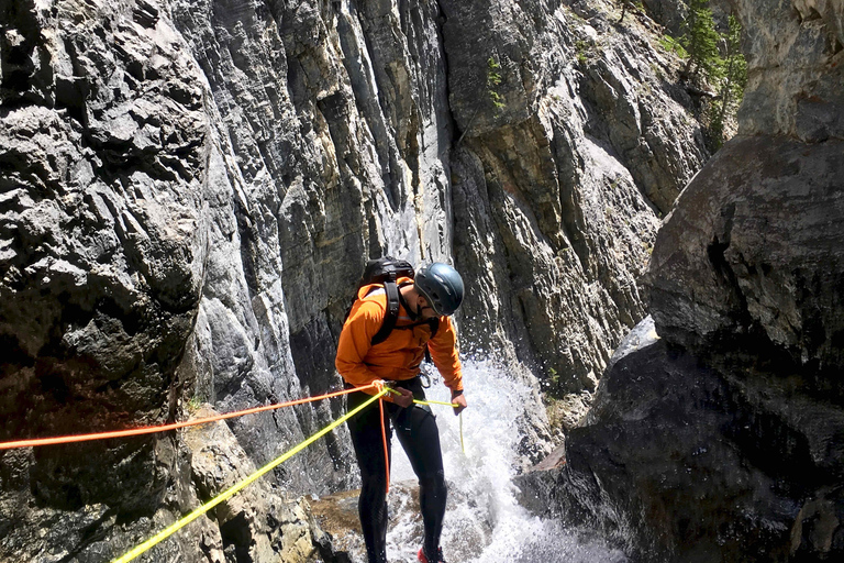 Banff: Ghost Canyon Tour met glijbanen, abseilen en sprongen